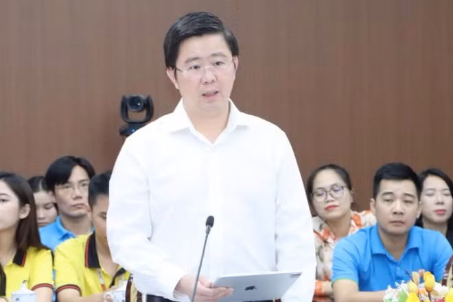 Đồng chí Bùi Hoàng Phương, Ủy viên dự khuyết Trung ương Đảng, Thứ trưởng Khoa học và Công nghệ phát biểu tại hội nghị.