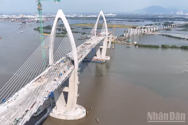 Cầu Phước An nối thành phố Đồng Nai với Thành phố Hồ Chí Minh. (Ảnh: THIÊN VƯƠNG)