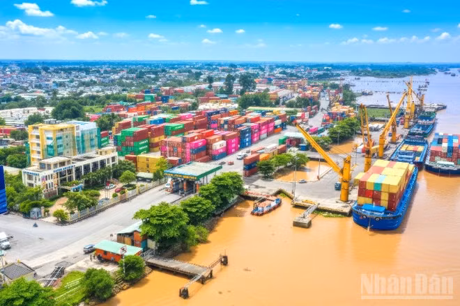 Một góc cảng Đồng Nai.