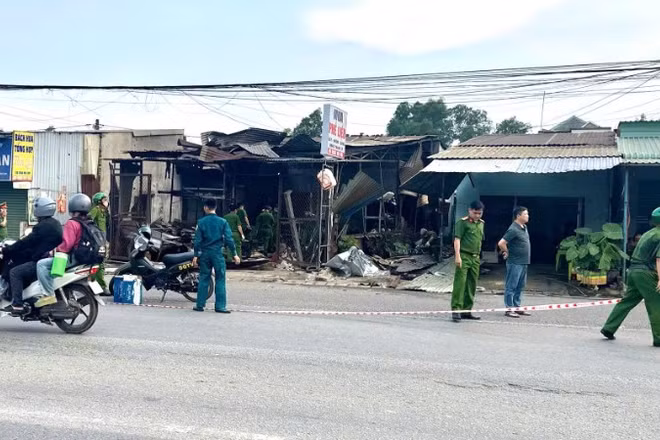 Lực lượng công an có mặt tại hiện trường điều tra làm rõ nguyên nhân.