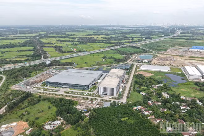 Dư địa khai thác nguồn lực đất đai ở thành phố Đồng Nai rất lớn, nhất là khi sân bay Long Thành và hệ thống giao thông kết nối chiến lược vận hành đồng bộ, liên hoàn.