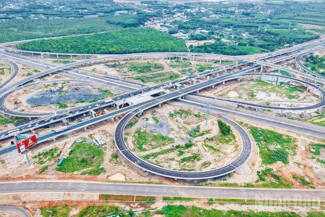 Toàn cảnh nút giao Long Thành nối cao tốc Thành phố Hồ Chí Minh-Long Thành-Dầu Giây với cao tốc Biên Hòa-Vũng Tàu và Tuyến đường T2 sân bay Long Thành.