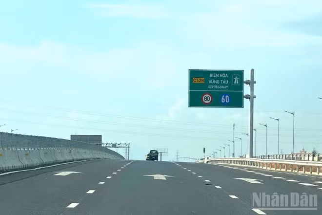 Từ 17 giờ chiều 18/5 cao tốc Biên Hòa-Vũng Tàu sẽ được thông xe toàn tuyến.