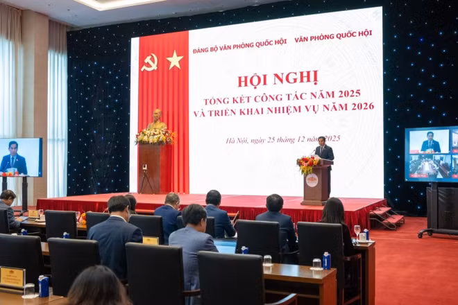 Hội nghị tổng kết công tác Đảng bộ Văn phòng Quốc hội và công tác chuyên môn của Văn phòng Quốc hội năm 2025; triển khai nhiệm vụ năm 2026, ngày 25/12/2025. (Ảnh: TTXVN) 