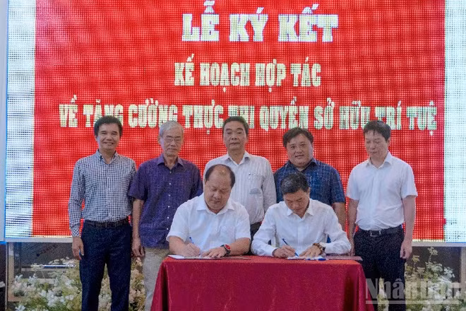 Ký kết Chương trình hợp tác giai đoạn 2026-2030 giữa Sở Khoa học và Công nghệ tỉnh Cà Mau và Cục Sở hữu trí tuệ.