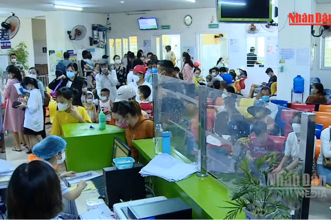 [Video] Không để người dân khám, xét nghiệm lại để cập nhật Sổ sức khỏe điện tử