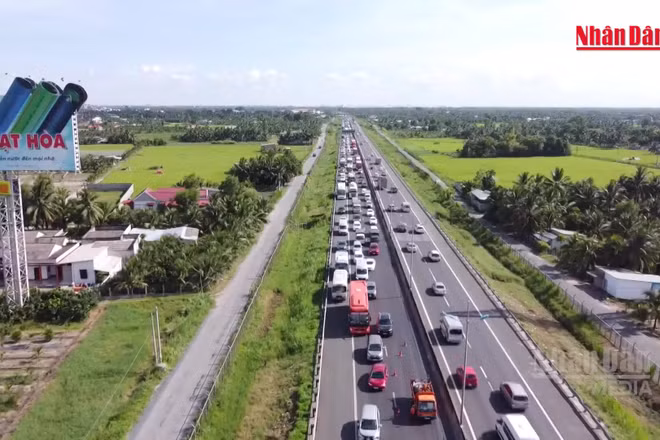 [Video] Đề xuất bổ sung nhiều trường hợp được miễn phí đường cao tốc