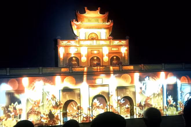 Cổng Đoan Môn trở thành cánh cửa đưa công chúng về quá khứ qua vở "Kinh đô Thăng Long".