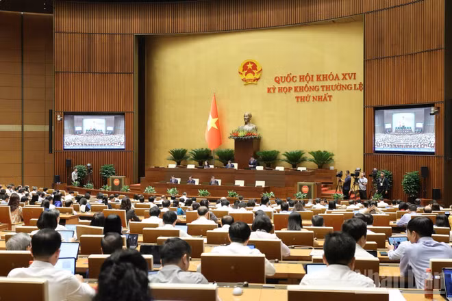 Quang cảnh phiên họp ở hội trường tại Kỳ họp không thường lệ thứ nhất, Quốc hội khóa XVI. (Ảnh: DUY LINH)