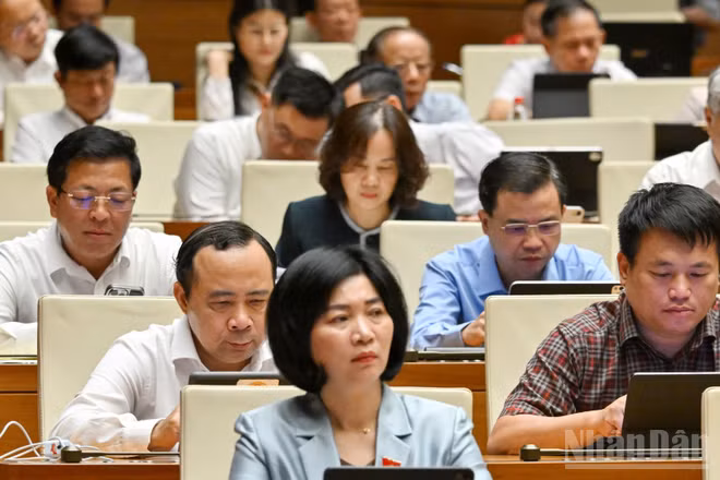Đại biểu Quốc hội dự phiên họp ở hội trường tại Kỳ họp không thường lệ thứ nhất, Quốc hội khóa XVI. (Ảnh: THỦY NGUYÊN)