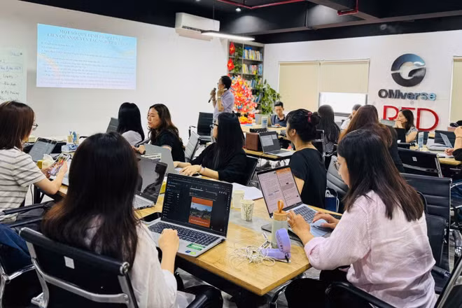 Các đại biểu tham dự chương trình. (Ảnh: THANH LOAN).