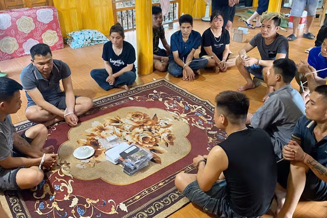 Công an tỉnh Tuyên Quang phát hiện và bắt giữ các đối tượng đánh bạc bằng hình thức xóc đĩa.