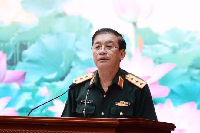 Thượng tướng Trương Thiên Tô phát biểu tại hội thảo.