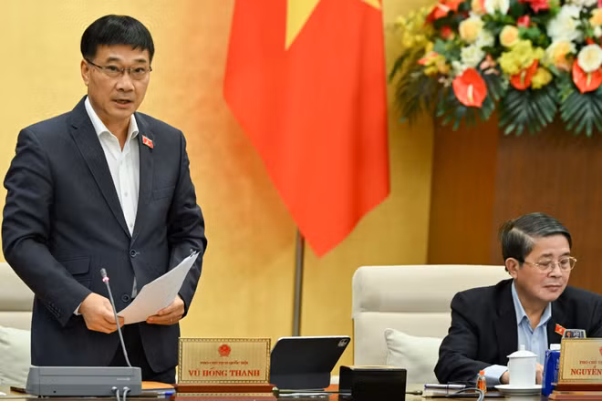 Phó Chủ tịch Quốc hội Vũ Hồng Thanh điều hành nội dung phiên họp. (Ảnh: DUY LINH)