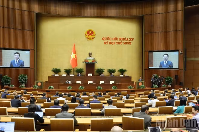 Quang cảnh phiên thảo luận ở hội trường ngày 21/11, tại Kỳ họp thứ 10, Quốc hội khóa XV. (Ảnh: DUY LINH)