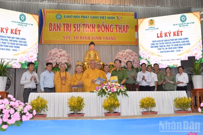Công an tỉnh Đồng Tháp ký kết phối hợp với Giáo hội Phật giáo tỉnh Đồng Tháp.