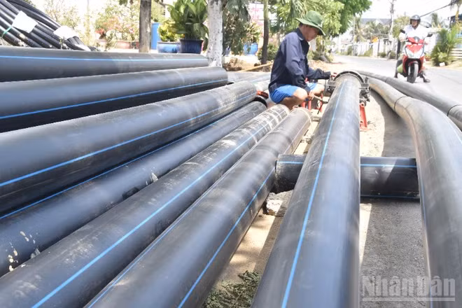 Công ty trách nhiệm hữu hạn một thành viên cấp nước Tiền Giang nâng cấp tuyến cống phục vụ nước cho người dân xã Gia Thuận (tỉnh Đồng Tháp).