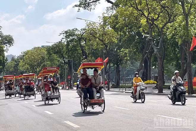 Dự báo khu vực Hà Nội ngày nắng nóng và nắng nóng gay gắt; chiều tối và đêm có mưa rào. (Ảnh minh họa: Đ.T)