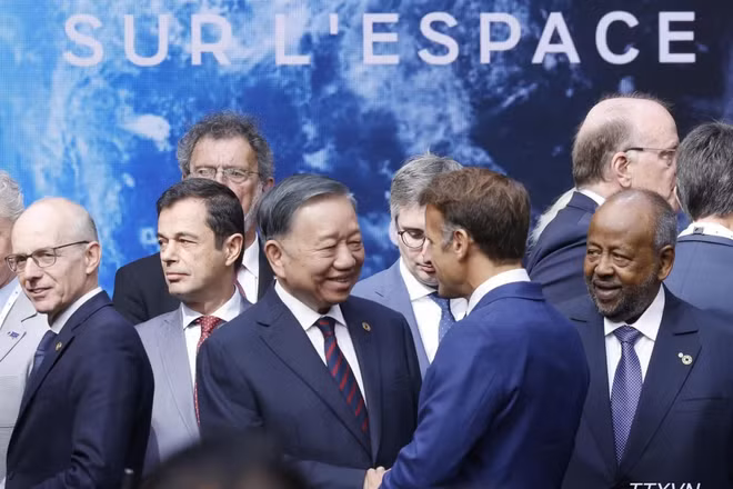 Tổng Bí thư, Chủ tịch nước Tô Lâm và Tổng thống Cộng hòa Pháp Emmanuel Macron. (Ảnh: TTXVN)