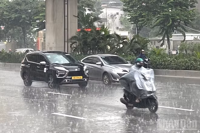 Dự báo khu vực Hà Nội ngày có mưa rào và dông rải rác, cục bộ có nơi mưa to. (Ảnh minh họa: Đ.T)