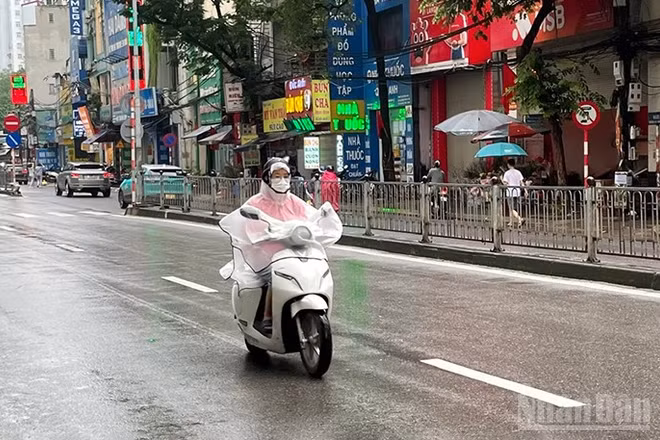 Dự báo khu vực Hà Nội sáng có mưa rào, có nơi có dông. (Ảnh minh họa: Đ.T)
