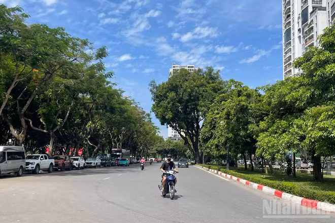 Nhiệt độ đo tại Hà Đông (thành phố Hà Nội) lúc 13 giờ ngày 25/6 là 38,6 độ C. (Ảnh minh họa: Đ.T)