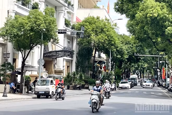 Dự báo khu vực Hà Nội ngày nắng nóng; chiều tối và đêm có mưa rào và dông vài nơi. (Ảnh minh họa: Đ.T)