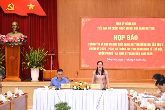 Quang cảnh buổi họp báo.