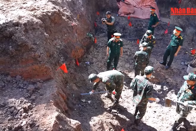 [Video] Hai tháng bền bỉ tìm đồng đội tại Công viên Lê Thị Riêng