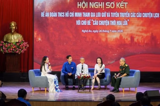 Điểm nhấn của Hội nghị là chương trình giao lưu giữa các nhân chứng lịch sử với những người trẻ đang trực tiếp tham gia lưu giữ, phục dựng và lan tỏa ký ức.