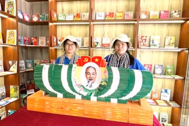 Khai trương phòng đọc sách tại Khu di tích Kim Liên, lan tỏa văn hóa đọc trên quê Bác. 