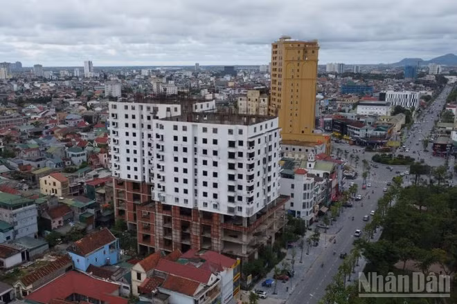 Một dự án chung cư chậm tiến độ trên địa bàn Phường Thành Vinh. ( Ảnh: P.V)
