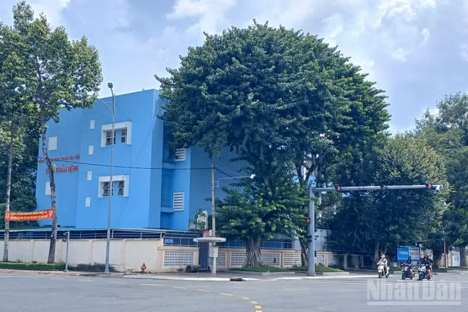 Khu đất có mặt tiền tiếp giáp giữa đường Hùng Vương và Thủ Khoa Huân. (Ảnh: NGUYỄN SỰ)