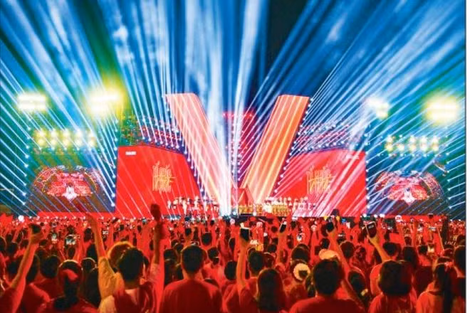 Cục Nghệ thuật biểu diễn sẽ cập nhật các chương trình và hoạt động biểu diễn tiêu biểu vào hệ thống dữ liệu số. Trong ảnh: Chương trình Tổ quốc trong tim của Báo Nhân Dân (Ảnh: THẾ ĐẠI)