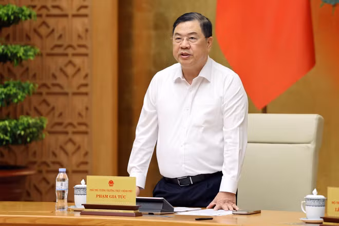 Phó Thủ tướng Thường trực Phạm Gia Túc, Chủ tịch Ủy ban quốc gia APEC 2027 chủ trì cuộc họp lần thứ ba của Ủy ban. (Ảnh: VGP/Phương Nguyên)