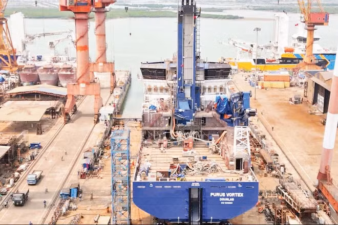 Tàu dịch vụ điện gió hiện đại CSOV được đóng tại Nhà máy Đóng tàu Hạ Long.