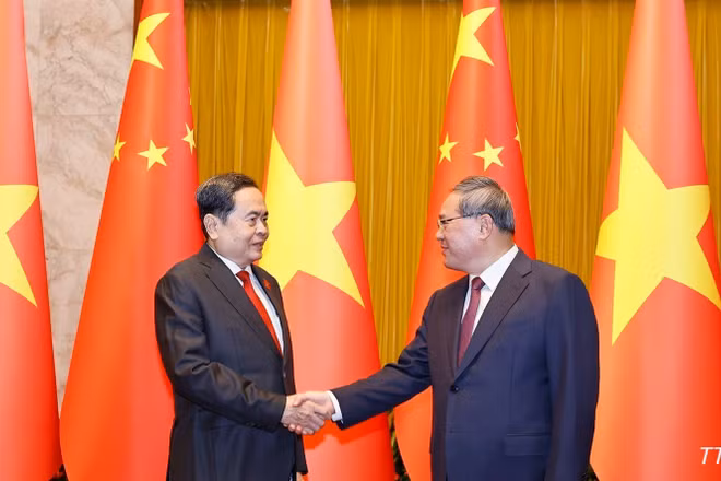 Chủ tịch Quốc hội Trần Thanh Mẫn hội kiến Thủ tướng Trung Quốc Lý Cường. (Ảnh: TTXVN)