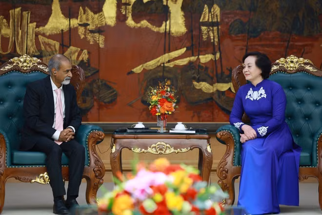 Phó Thủ tướng Phạm Thị Thanh Trà tiếp ông Sanjay Wijesekera, Giám đốc Quỹ Nhi đồng Liên hợp quốc (UNICEF) khu vực châu Á-Thái Bình Dương. (Ảnh: TTXVN)