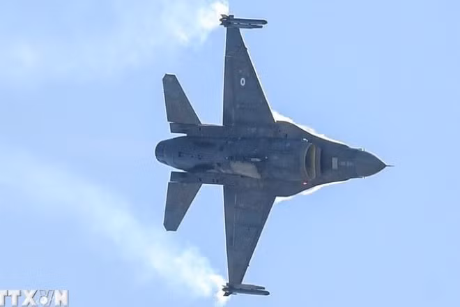 Máy bay chiến đấu F-16. (Ảnh: PAP/TTXVN)