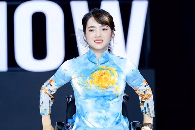 Chị Lê Thị Diện, gương mặt “Tỏa sáng nghị lực Việt” năm 2026 trong một chương trình thời trang dành cho người khuyết tật. (Ảnh nhân vật cung cấp)