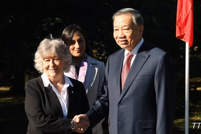 Toàn quyền Canada Louise Arbour đón Tổng Bí thư, Chủ tịch nước Tô Lâm. (Ảnh: TTXVN)