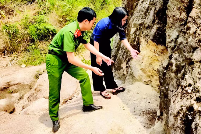 Cơ quan chức năng kiểm tra mỏ đất hiếm Đông Pao, tỉnh Lai Châu (Ảnh: CỔNG TTĐT TỈNH LAI CHÂU)