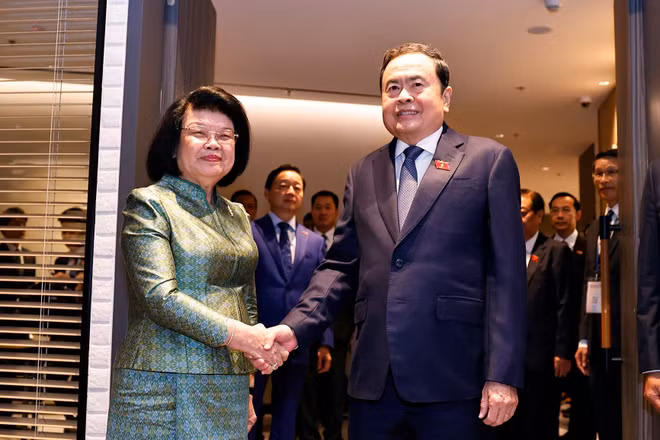 Trong chương trình tham dự Đại hội đồng liên Nghị viện các nước ASEAN lần thứ 46 (AIPA-46), sáng 17/9/2025, tại thủ đô Kuala Lumpur, Chủ tịch Quốc hội Trần Thanh Mẫn gặp Chủ tịch Quốc hội Campuchia Samdech Maha Rathsaphethika Thipadei Khuon Sudary. Ảnh: Doãn Tấn – TTXVN