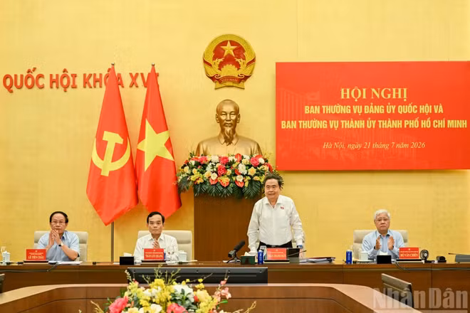 Bí thư Đảng ủy Quốc hội, Chủ tịch Quốc hội Trần Thanh Mẫn chủ trì Hội nghị Ban Thường vụ Đảng ủy Quốc hội và Ban Thường vụ Thành ủy Thành phố Hồ Chí Minh. (Ảnh: DUY LINH)