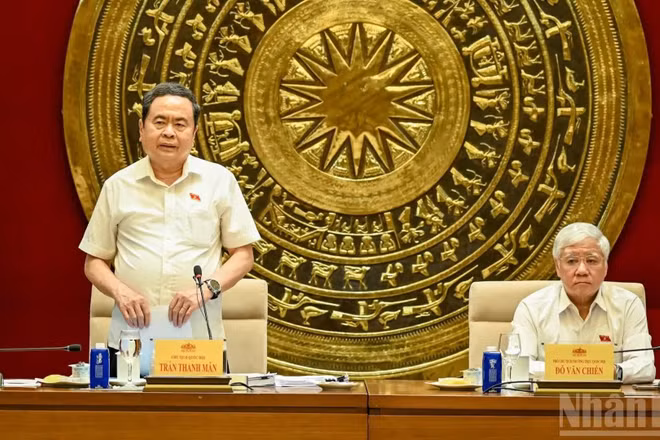 Chủ tịch Quốc hội Trần Thanh Mẫn chủ trì cuộc làm việc với Văn phòng Quốc hội. (Ảnh: DUY LINH)