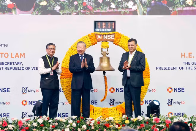 Tổng Bí thư, Chủ tịch nước Tô Lâm đến thăm và rung chuông khai mạc phiên giao dịch tại Sàn Giao dịch Chứng khoán Quốc gia Ấn Độ (NSE).