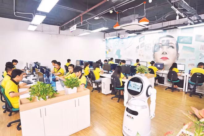 Cán bộ, nhân viên Tập đoàn MISA tích cực nghiên cứu, ứng dụng trí tuệ nhân tạo (AI) vào hoạt động của doanh nghiệp (Ảnh: NGUYÊN TRANG)