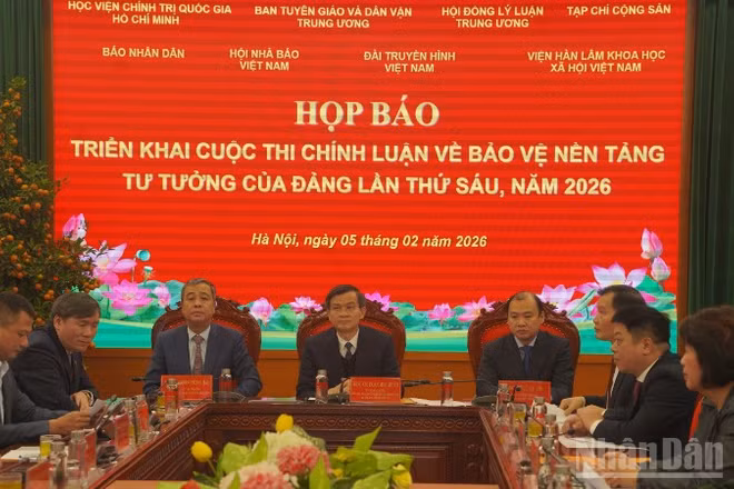 Quang cảnh buổi họp báo.
