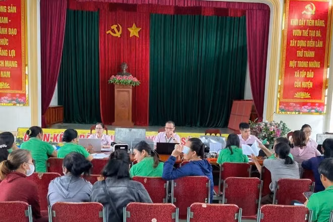 Các điểm giao dịch của Phòng Giao dịch Ngân hàng Chính sách xã hội Diễn Châu tích cực phục vụ nhân dân vay vốn ưu đãi thuận lợi.