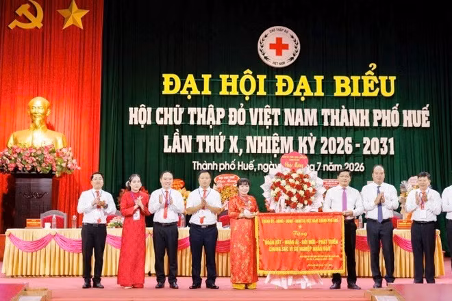 Thành ủy, Hội đồng nhân dân, Ủy ban nhân dân và Ủy ban Mặt trận Tổ quốc Việt Nam thành phố đã trao tặng Đại hội bức trướng mang dòng chữ: "Đoàn kết-Nhân ái-Đổi mới-Phát triển-Chung sức vì sự nghiệp nhân đạo".